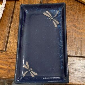 Navy Blue dish with taupe colored dragonflies at 2 corners. Shiny w/Matte Flies
